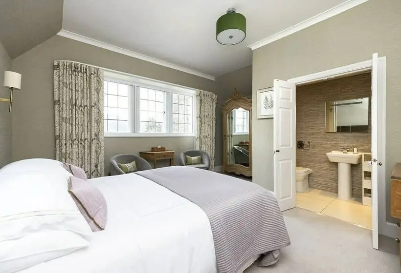 Classic Room Double Bed, Windlestraw