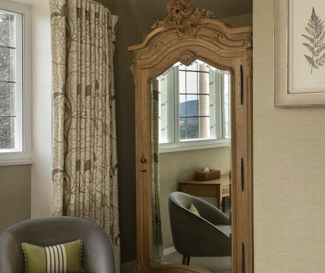 Classic Room Double Bed, Windlestraw