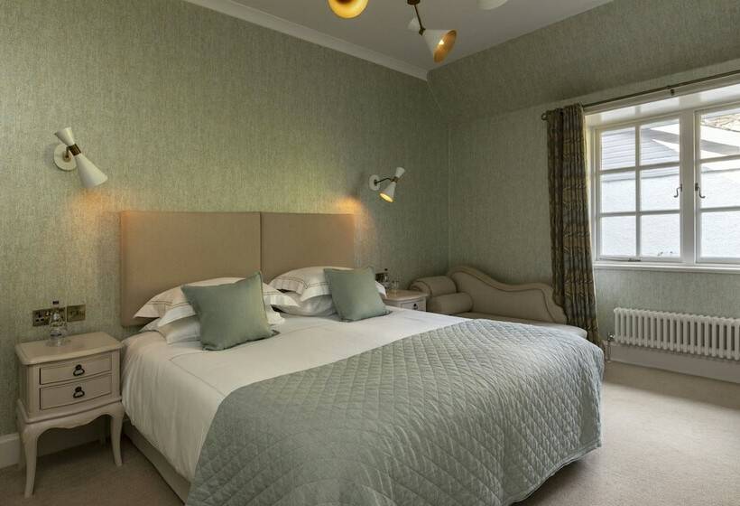 Classic Room Double Bed, Windlestraw