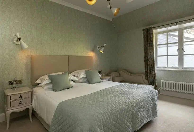 Classic Room Double Bed, Windlestraw
