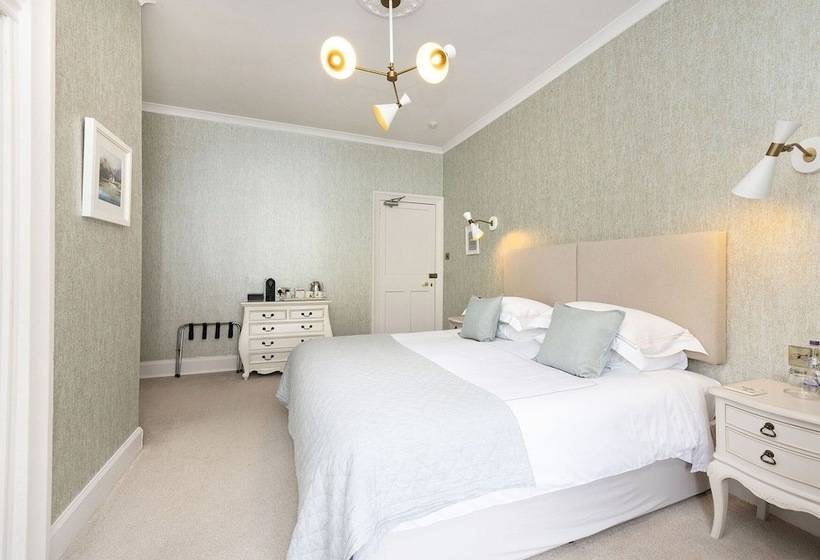 Classic Room Double Bed, Windlestraw