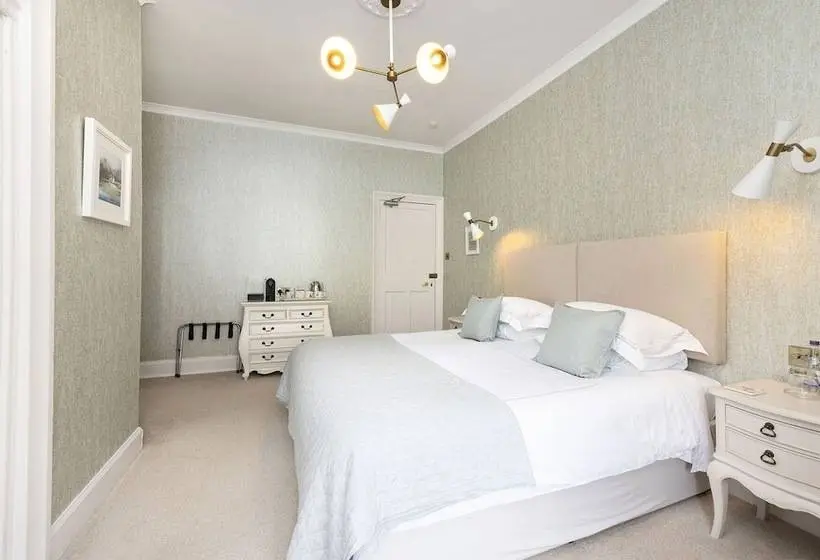 Classic Room Double Bed, Windlestraw