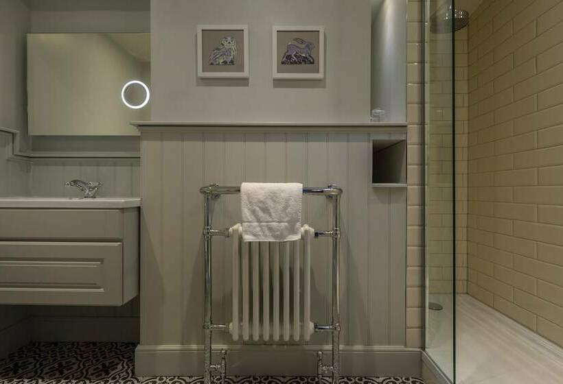 Classic Room Double Bed, Windlestraw