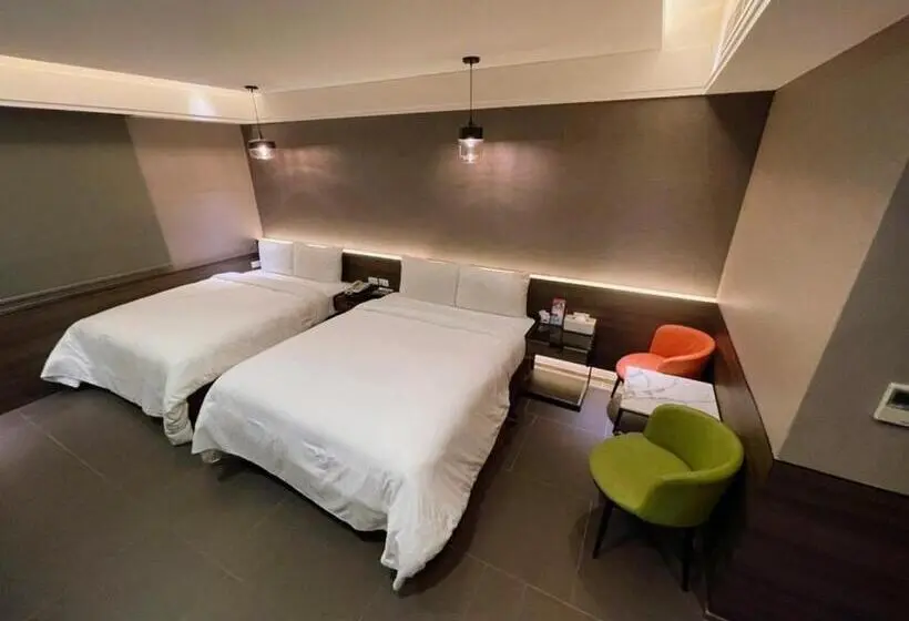 اتاق استاندارد چهار تخته, Ouge Motel Fengshan