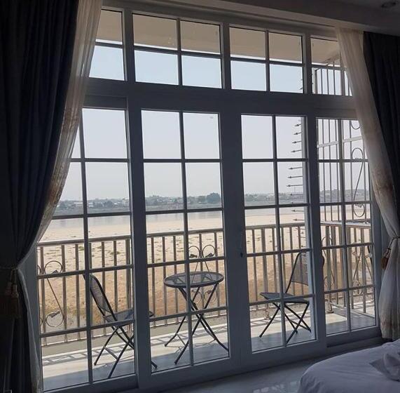 استودیوی استاندارد, Sunset Mekong Apartment