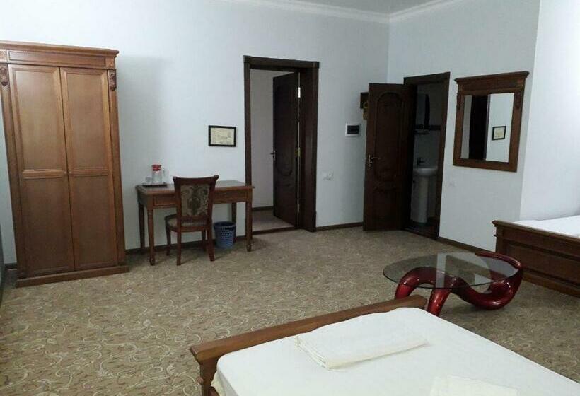 اتاق استاندارد سه نفره, Maximum