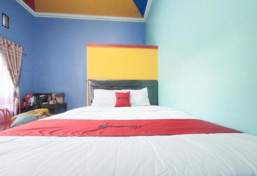 Номер Стандарт, Reddoorz Syariah Near Mall Roxy Banyuwangi 2