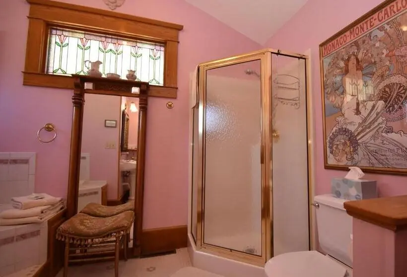 اتاق لوکس با تخت بزرگ, The Scofield House B&b