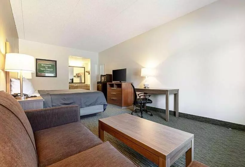キングサイズベッドのスタンダードルーム, Econo Lodge Vero Beach  Downtown