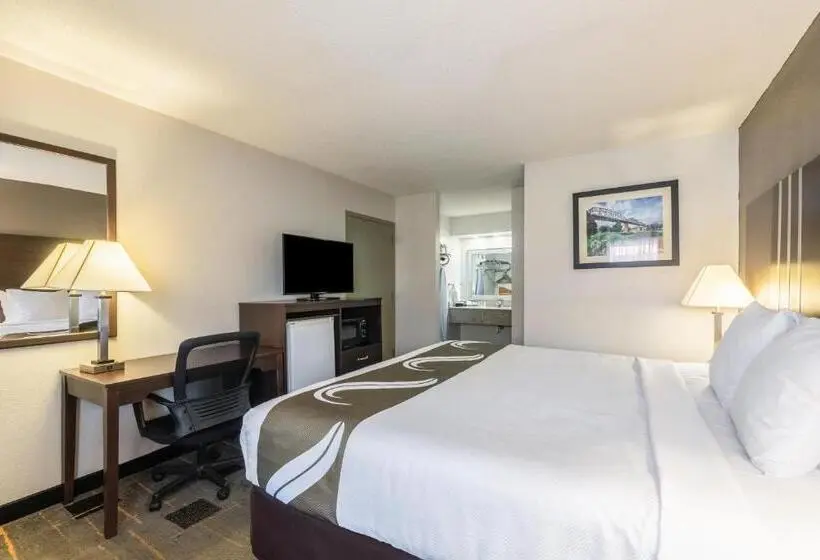 身障者適用キングサイズベッドルーム, Quality Inn Cleveland North