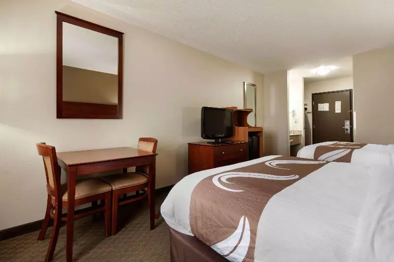 Standard Neljän Hengen Huone, Quality Inn Hays I70