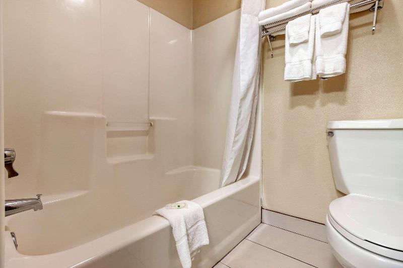 四人标准间, Quality Inn Hays I70