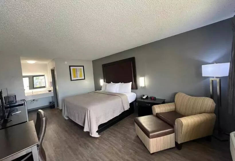 キングサイズベッドのスタンダードルーム, Quality Inn