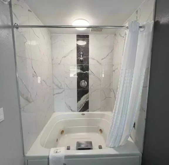 キングサイズベッドのスイートルーム, Quality Inn