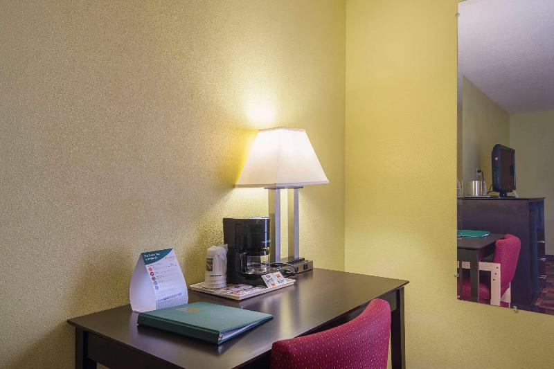 스탠다드 룸 킹사이즈 침대, Quality Inn Washington Nc