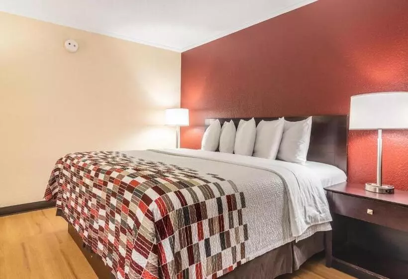 キングサイズベッドのスーペリアルーム, Red Roof Inn Ashtabula  Austinburg