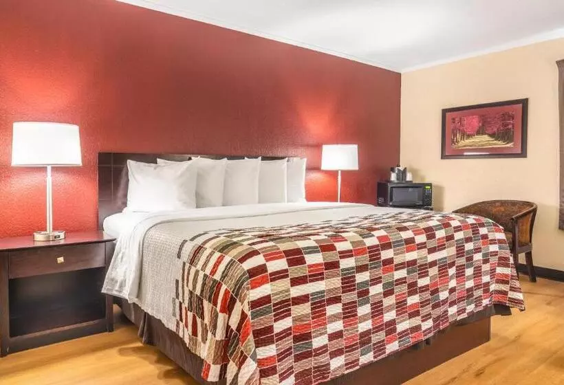 キングサイズベッドのスーペリアルーム, Red Roof Inn Ashtabula  Austinburg