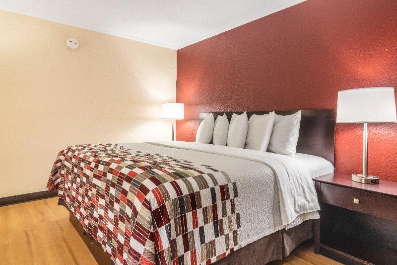 带大床的高级房间, Red Roof Inn Ashtabula Austinburg