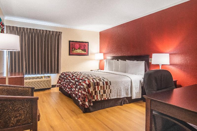 带大床的高级房间, Red Roof Inn Ashtabula Austinburg