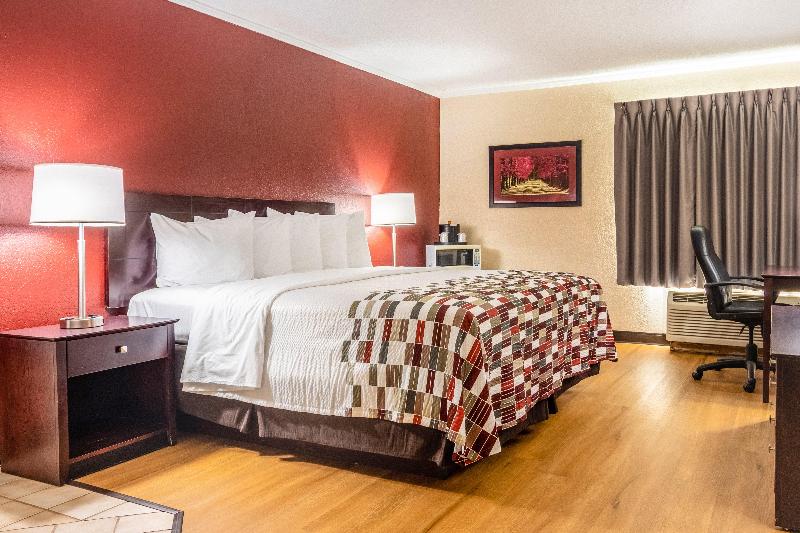 带大床的高级房间, Red Roof Inn Ashtabula Austinburg