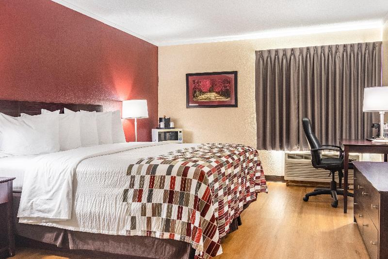 带大床的高级房间, Red Roof Inn Ashtabula Austinburg