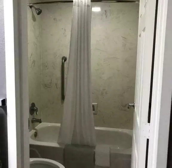 Standard-huone King-vuode, Super 8 By Wyndham Slidell