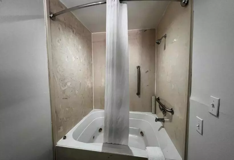 Deluxe-huone King-vuode, Super 8 By Wyndham Slidell