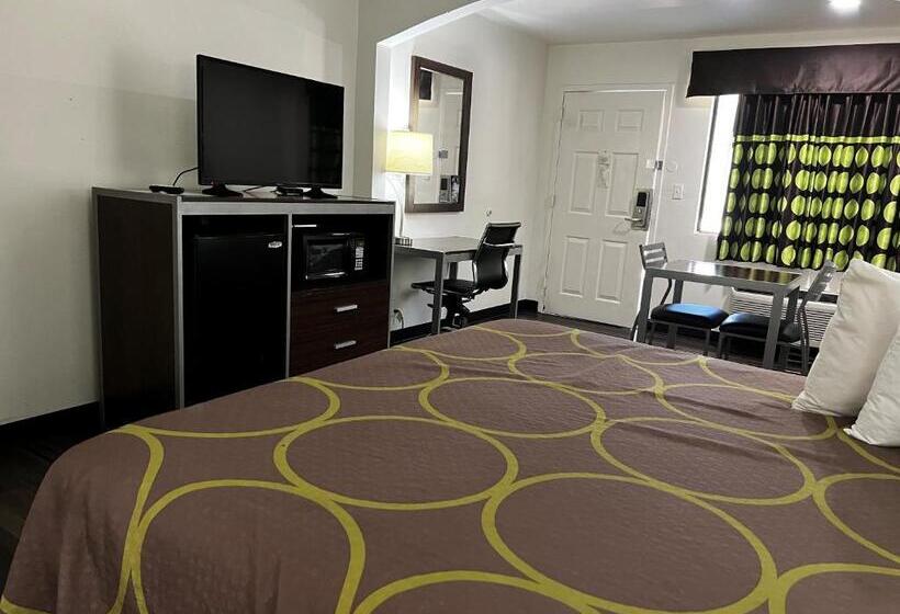 带大床的豪华间, Super 8 By Wyndham Slidell