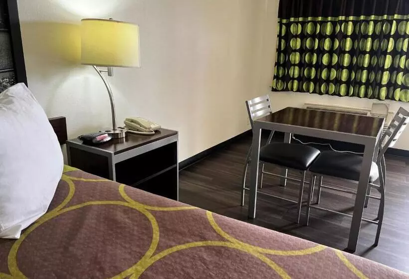 Standard-invahuone King-vuode, Super 8 By Wyndham Slidell