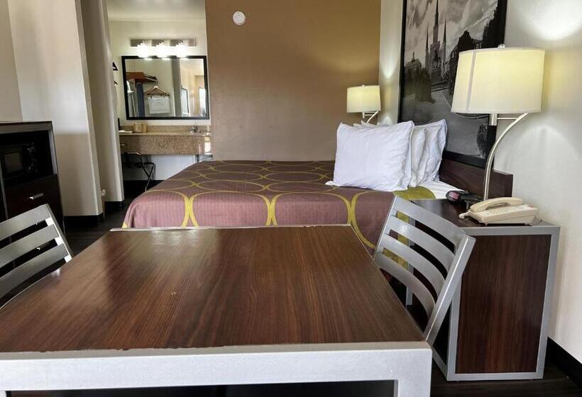 适合残疾人士使用的带超级大床的标准间, Super 8 By Wyndham Slidell