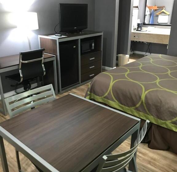 适合残疾人士使用的带超级大床的标准间, Super 8 By Wyndham Slidell