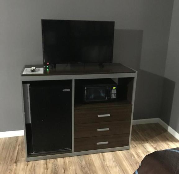 适合残疾人士使用的带超级大床的标准间, Super 8 By Wyndham Slidell