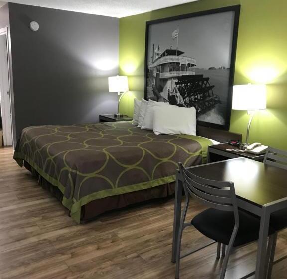 带大床的豪华间, Super 8 By Wyndham Slidell