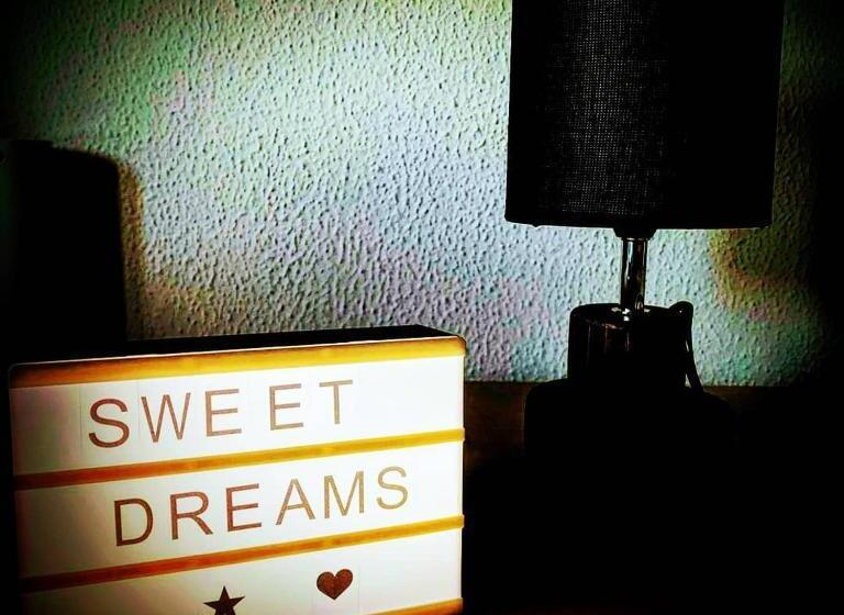 带共用浴室的标准房间, Sublime Sun & Van By Meco Stays