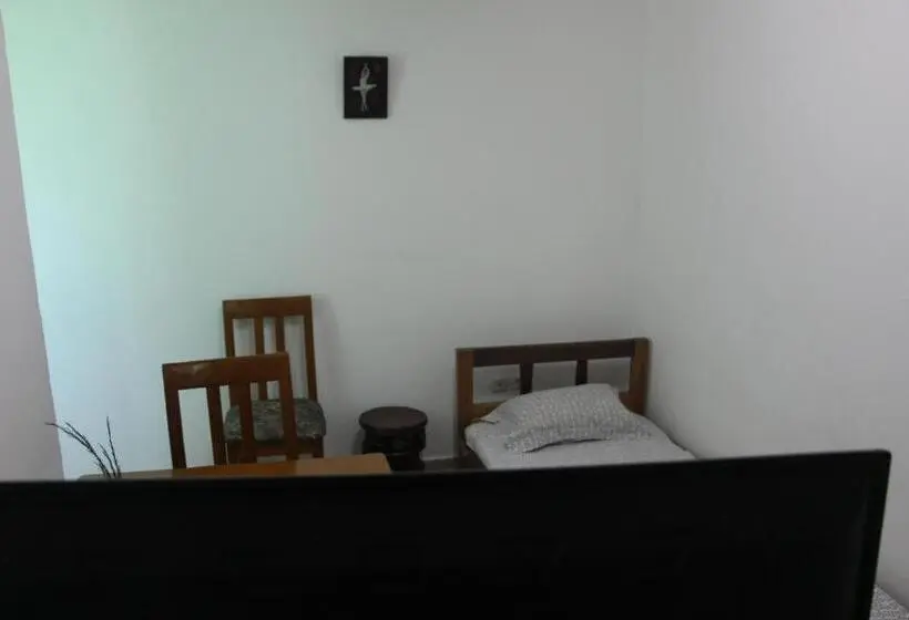 استودیو استاندارد با چشم‌انداز باغ, Ocean Si Mansion