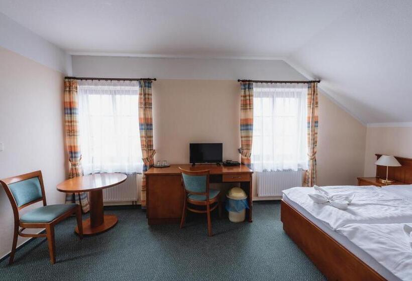 带2个卧室的套房, Taverna