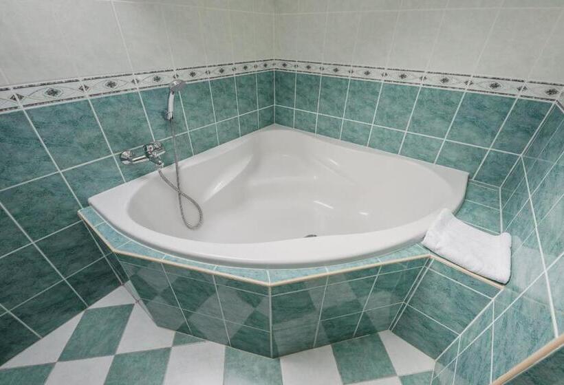 带2个卧室的套房, Taverna