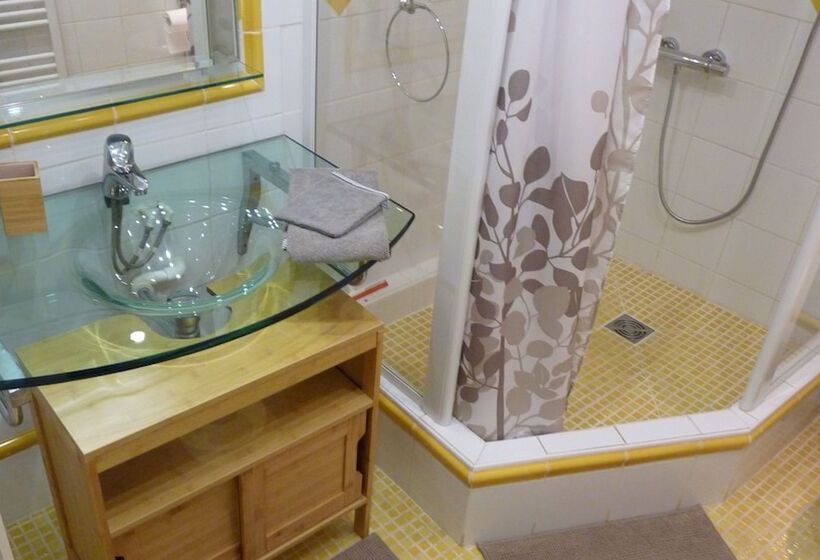 ファミリールーム, Le Mas De La Diligence