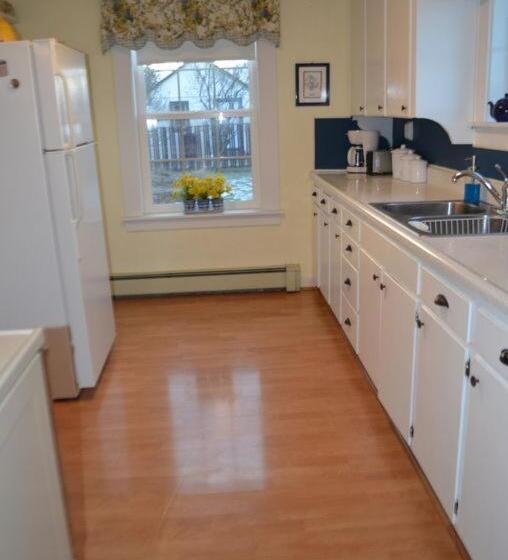 منزل 3 غرف نوم, Colony Inn