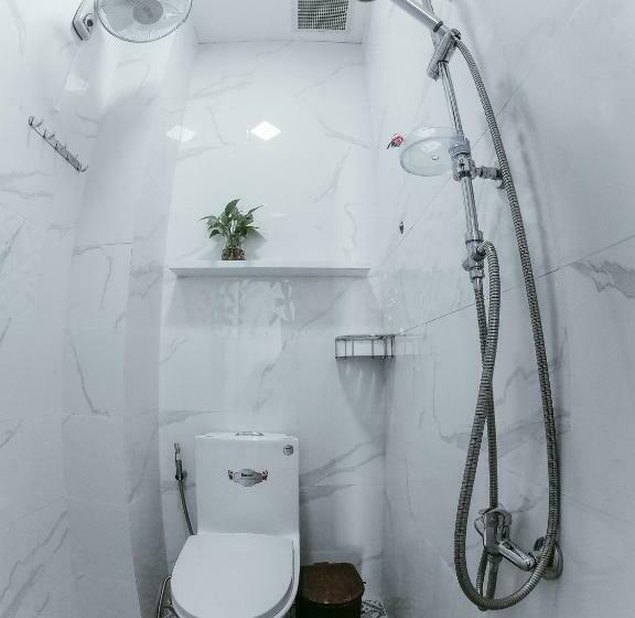 اتاق استاندارد سه تخته با چشمانداز, Daisy House