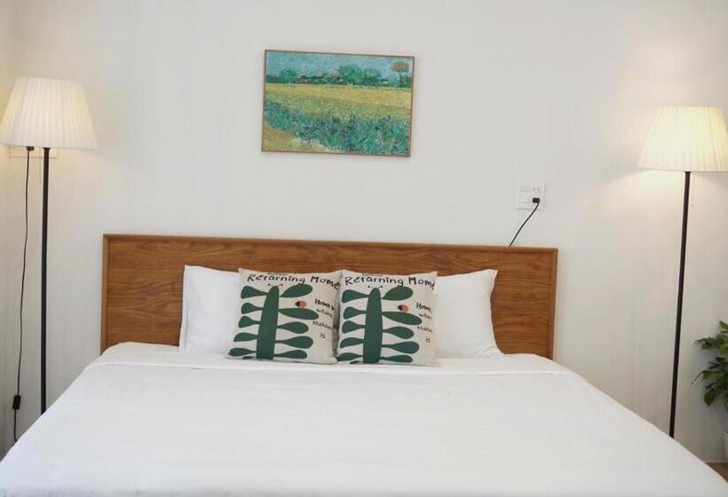 اتاق لوکس با بالکن, Daisy House