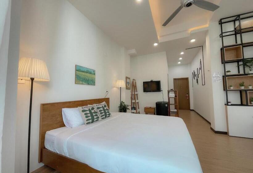 اتاق لوکس با بالکن, Daisy House