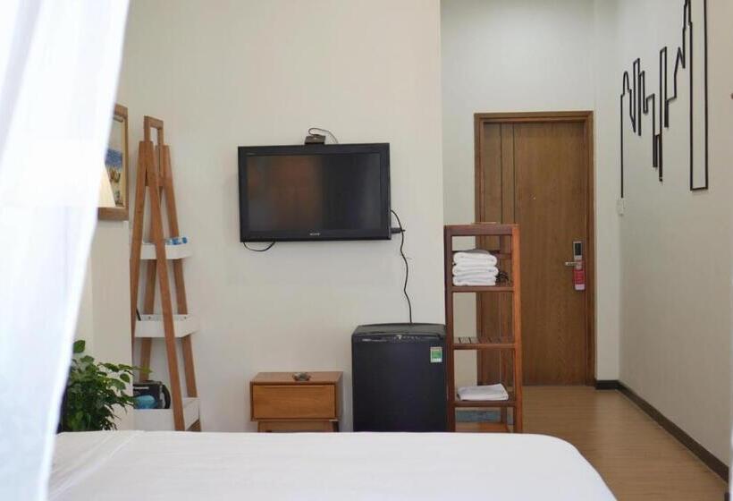 اتاق لوکس با بالکن, Daisy House