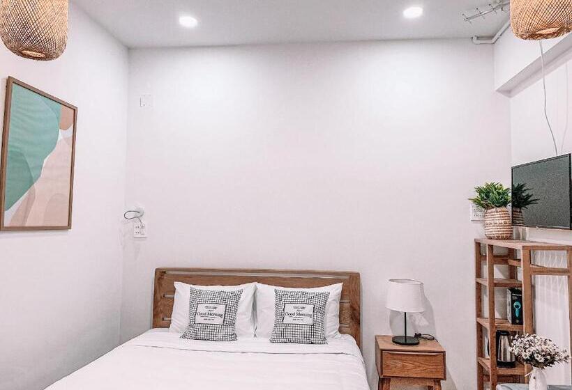 اتاق سوپریور, Daisy House