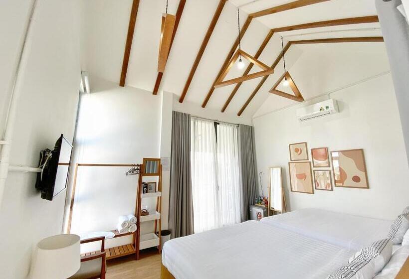 اتاق استاندارد چهارنفره با بالکن, Daisy House