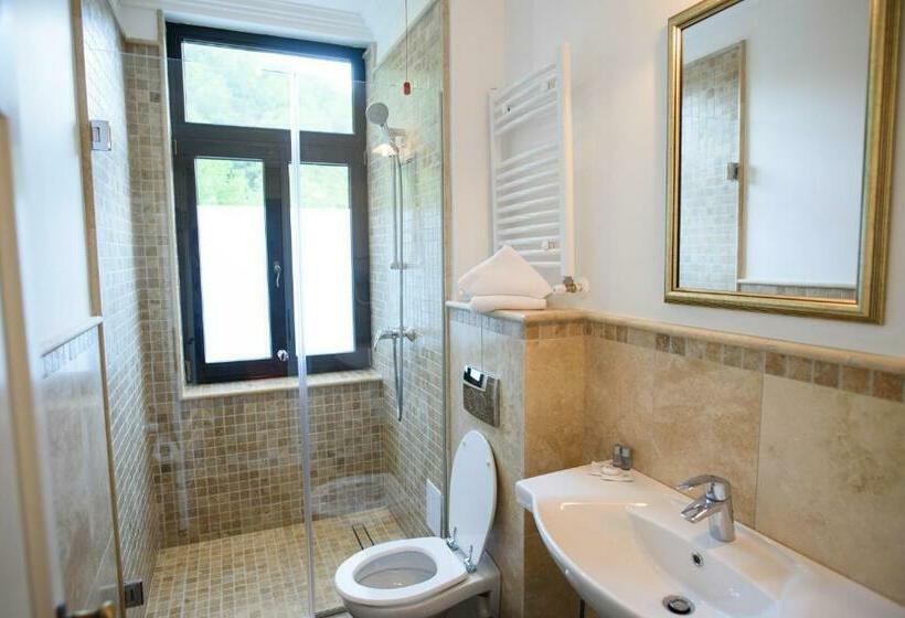 Номер Deluxe, Versay