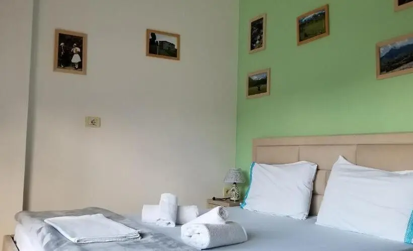اتاق لوکس با بالکن, Keli Guest House& Rafting Adventures