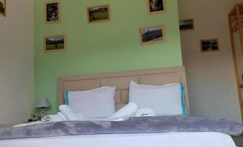 اتاق لوکس با بالکن, Keli Guest House& Rafting Adventures