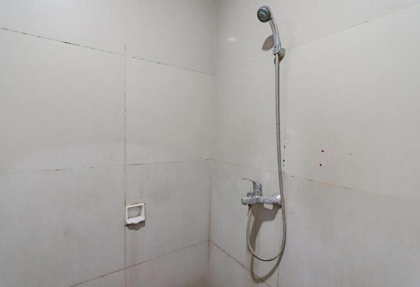 Номер Deluxe, Reddoorz Near Institut Teknologi Bandung 2