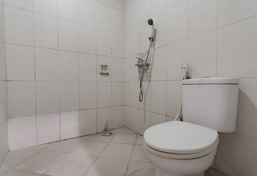 Номер Superior, Reddoorz Near Institut Teknologi Bandung 2